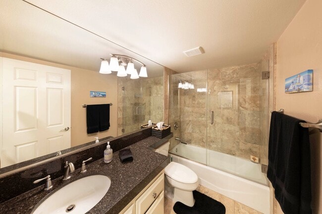 Building Photo - 30932 Colonial Pl