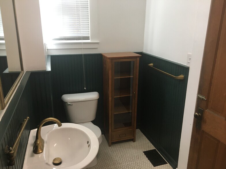 Building Photo - 213 Covington Ave