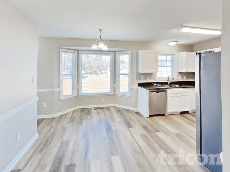 Building Photo - 818 Lusterleaf Pl