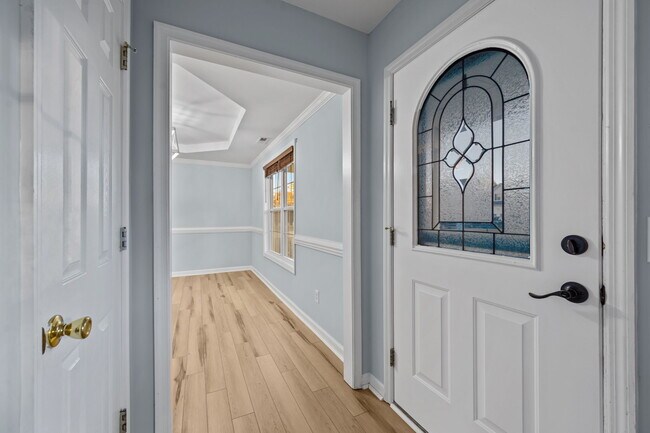 Building Photo - 200 Bridlewood Dr