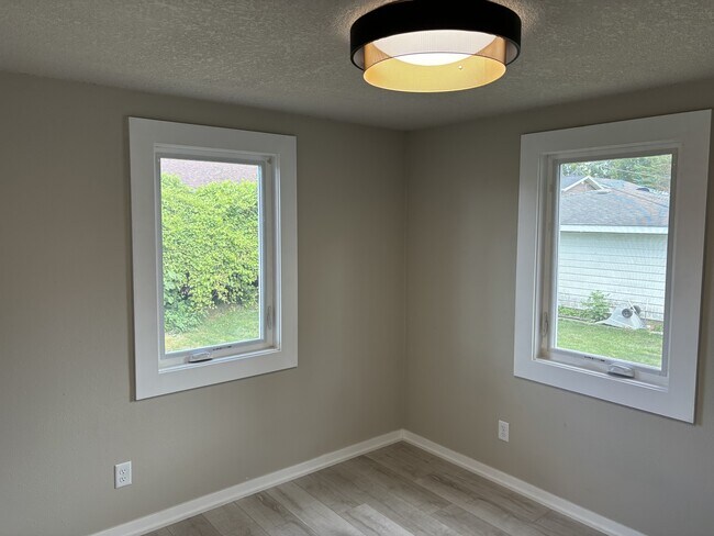 Building Photo - 209 N 22nd St