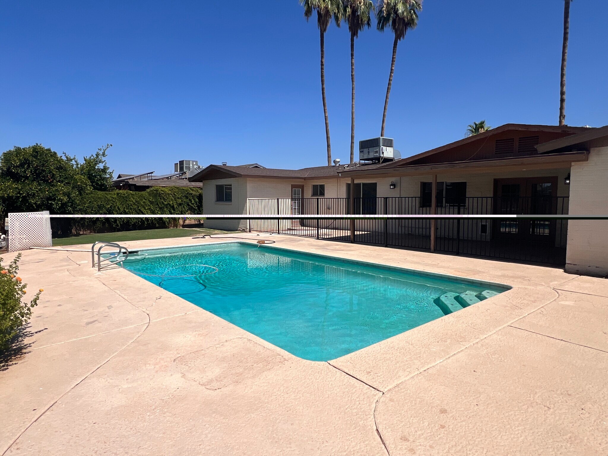 Building Photo - 2131 E Palmcroft Dr