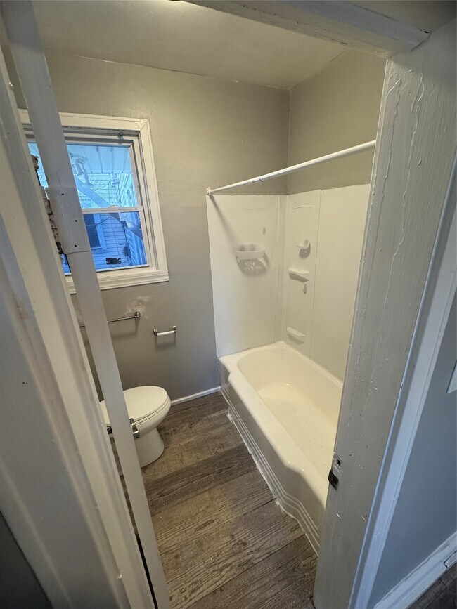 Building Photo - 46 Lake Ave