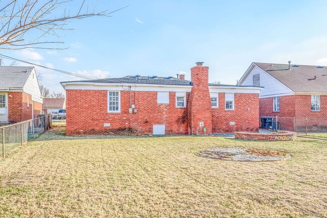 Building Photo - Charming home in the Heart of the Urban Core