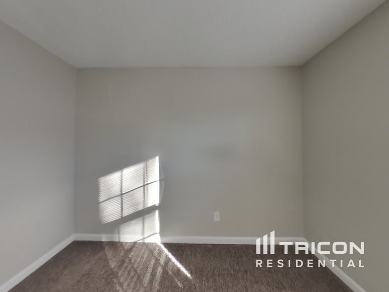 Building Photo - 25 Suncrest Dr