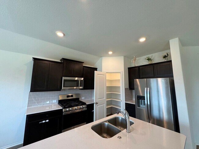 Building Photo - 208 Magione St