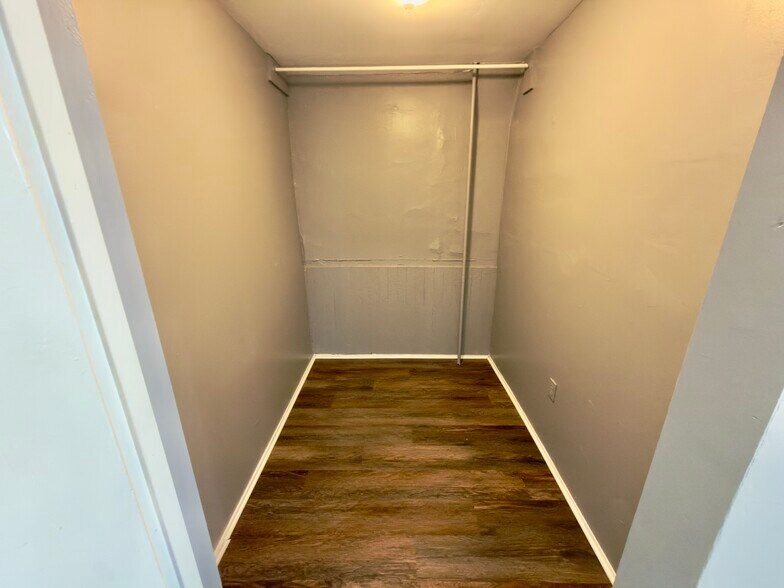 Building Photo - 1549 W Chicago Ave