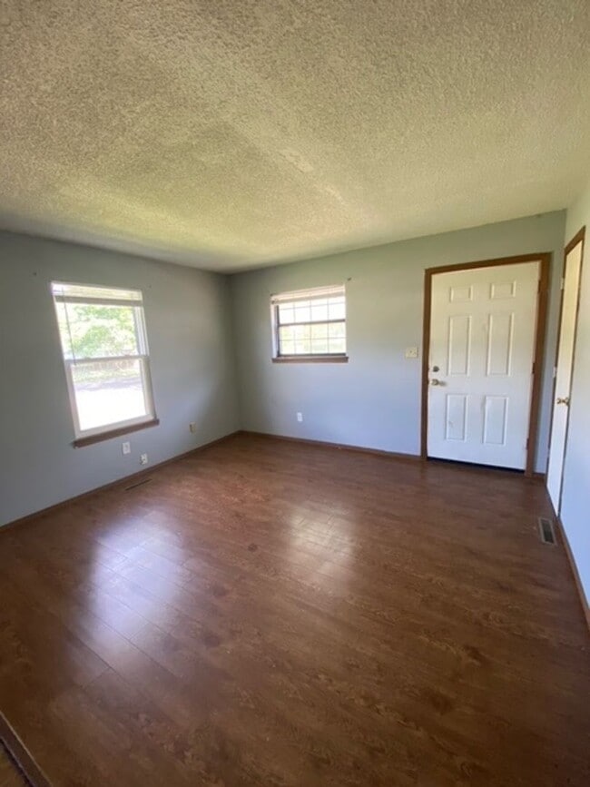 Building Photo - Great Duplex!