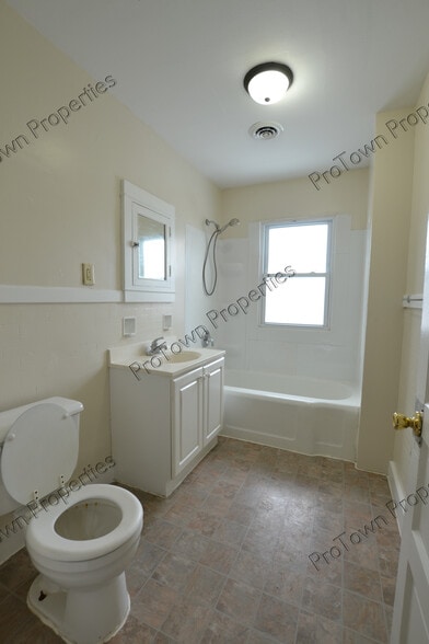 Building Photo - 356 1st Ave
