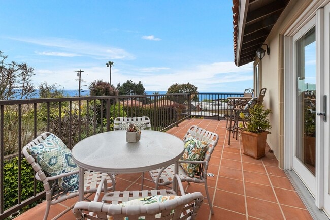 Building Photo - 4BD/2.5BA California Coastal Home with Swe...