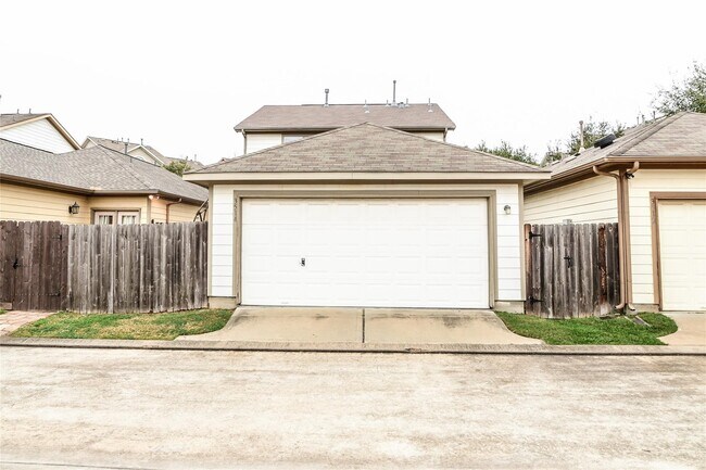 Building Photo - 3514 Clearview Cir