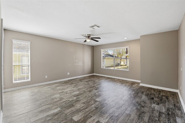 Building Photo - 3424 Balboa Cir