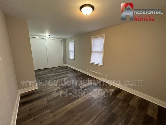 Building Photo - 4220 W Hampton Ave