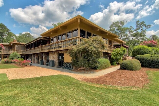 Building Photo - 138 Woodmere Square NW