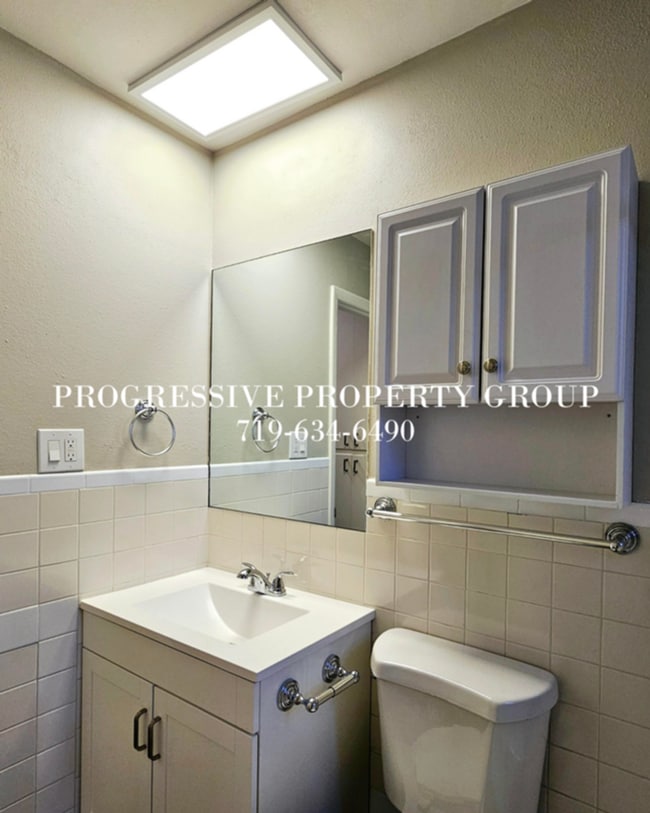 Building Photo - Beautifully Renovated 1-Bed, 1-Bath Apartm...
