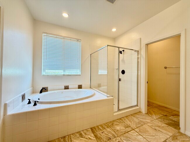 Building Photo - 13642 Pinnacle Way