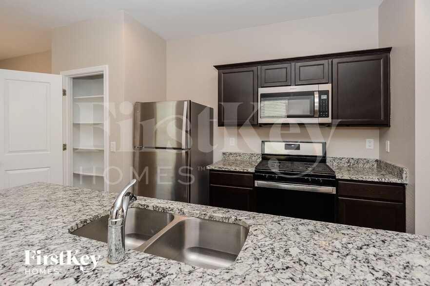 Building Photo - 354 W Powell Dr