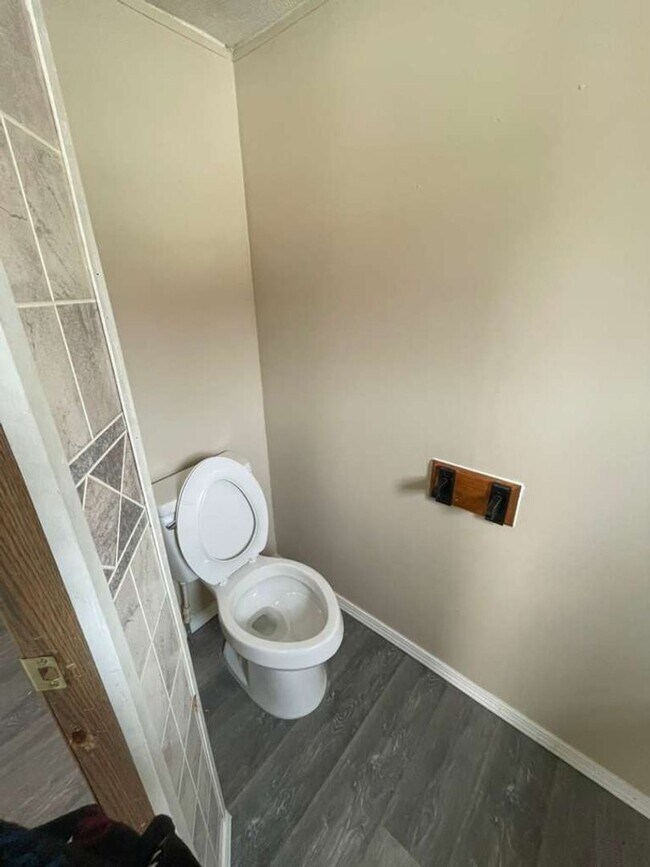 Building Photo - Eagle Estates