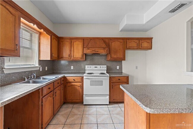Building Photo - 2606 Charleston Ln