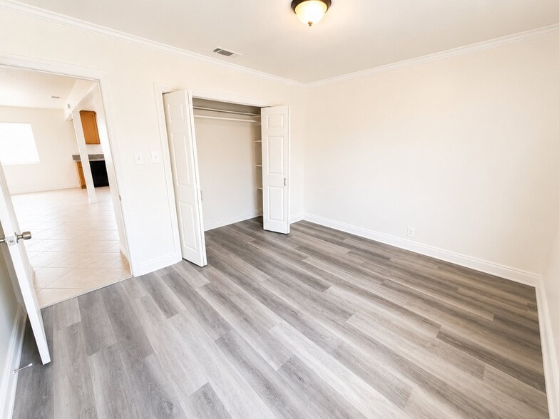 Building Photo - 1656 Bryn Mawr Ct