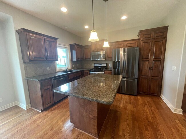 Building Photo - Home For Rent Papillion
