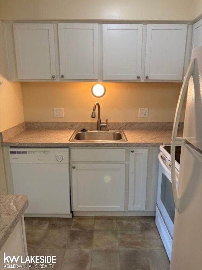 Building Photo - 14231 Ivanhoe Dr