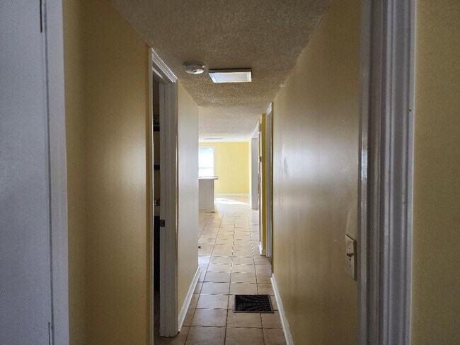 Building Photo - LOVE SIZE!