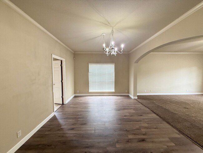 Building Photo - Right On The Green- 3 Bedroom Updated Home on Battle Creek