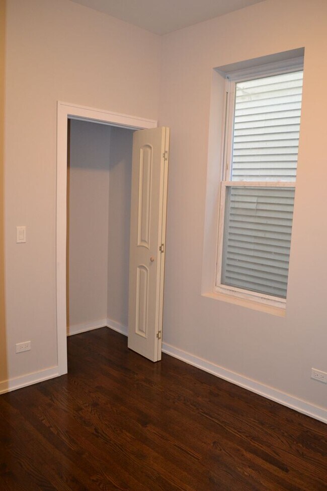 Building Photo - 3342 W Beach Ave