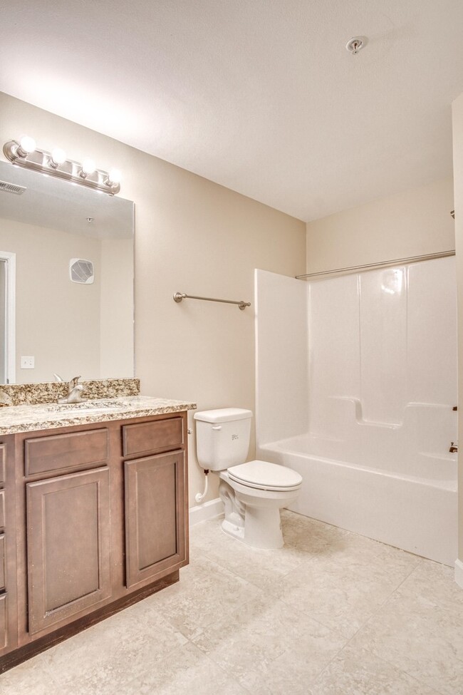 Building Photo - Beautiful New Luxury 2B/2B Apartment in FW...
