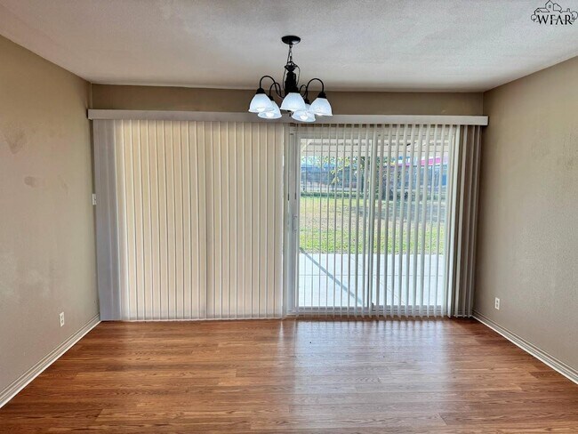 Building Photo - 703 Pecan St