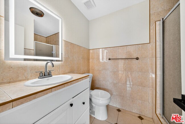 Building Photo - 5252 Coldwater Canyon Ave