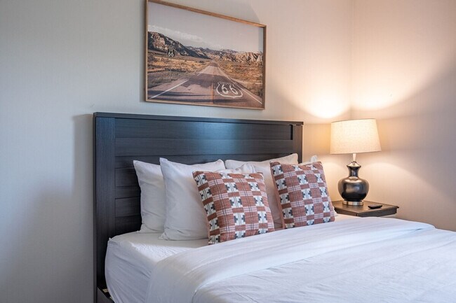 Building Photo - 25 Jennifer Ln