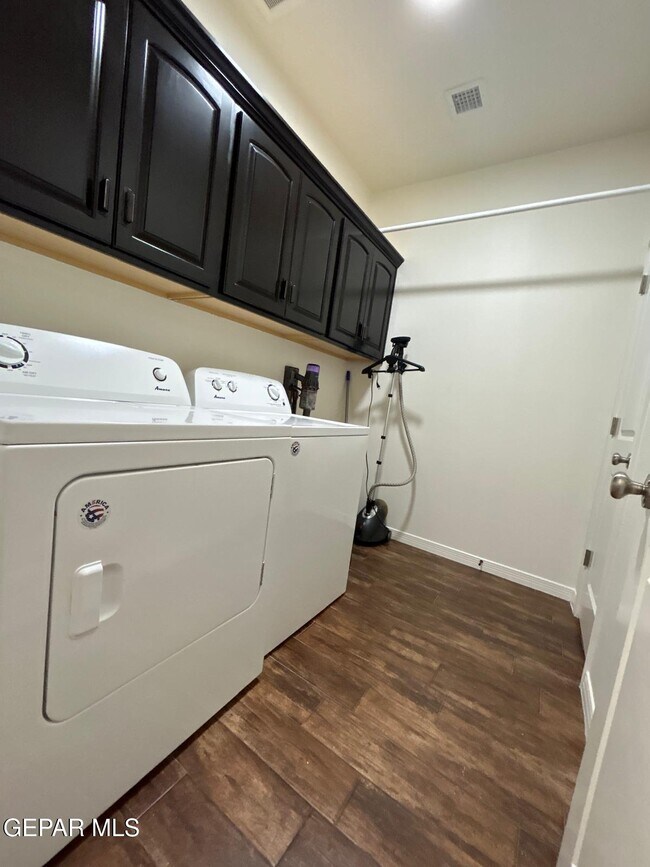 Building Photo - 7349 Skyrocket Dr