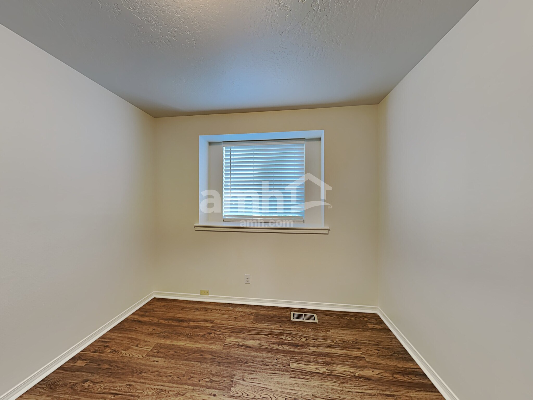 Building Photo - 2513 E Cinnamon Ln