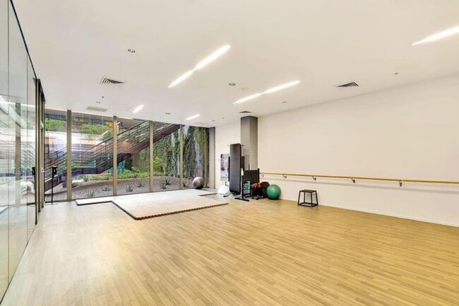 Building Photo - 7151 E Rancho Vista Dr