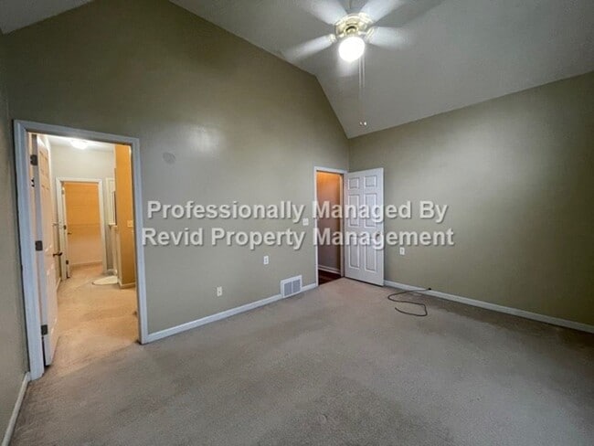 Building Photo - 2 bedroom Home in Harbor Town!!