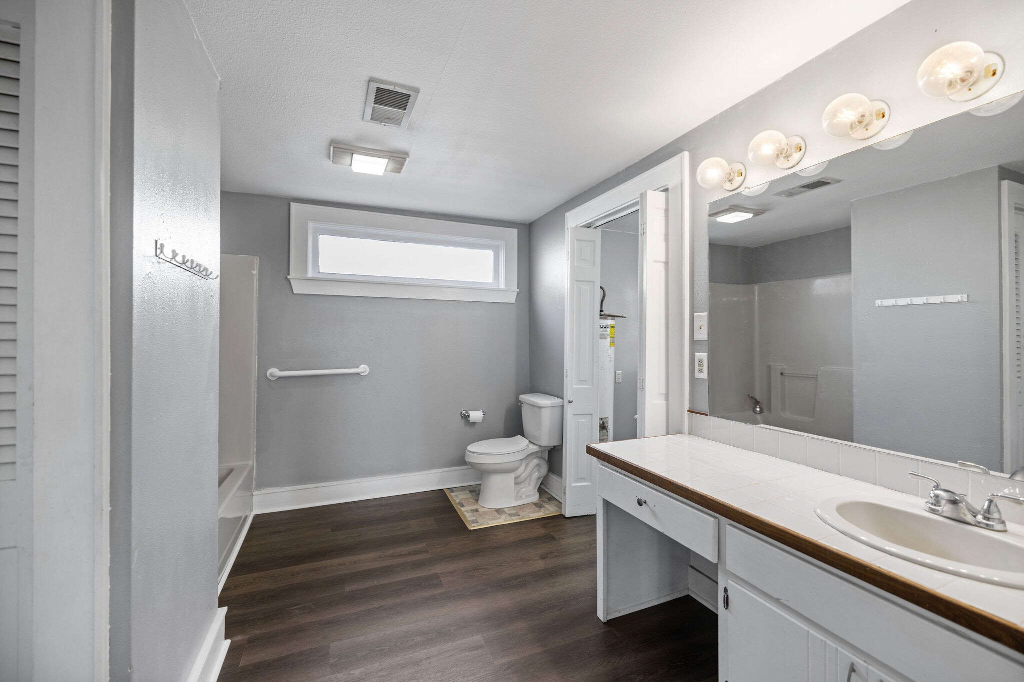 Building Photo - 160 N 7th St