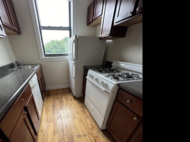 Building Photo - 3 bedroom in Chicago IL 60613
