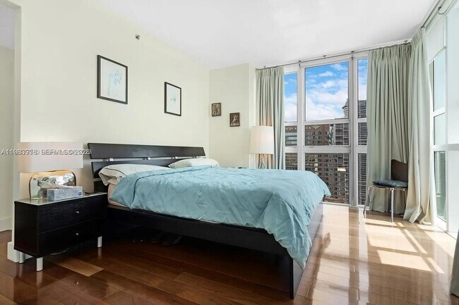 Building Photo - 950 Brickell Bay Dr