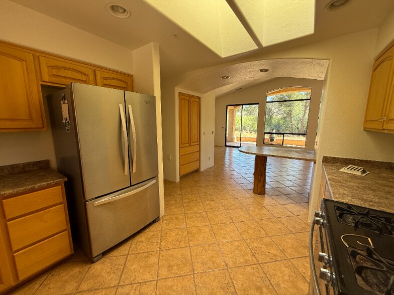 Building Photo - 55 Sunset Ln