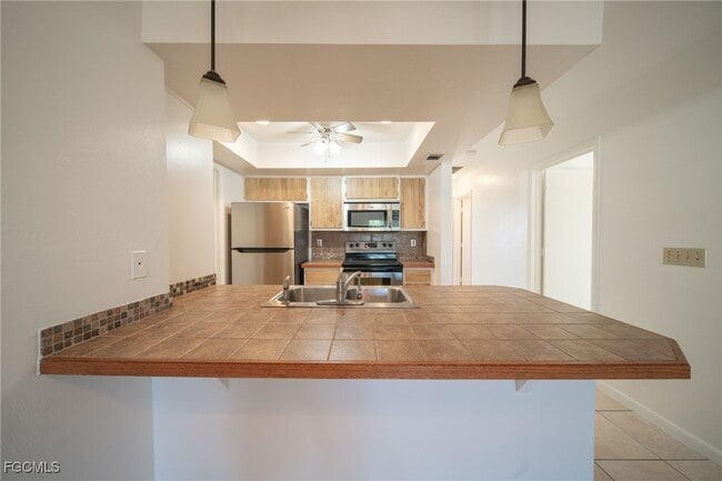 Building Photo - 2825 SW Santa Barbara Pl