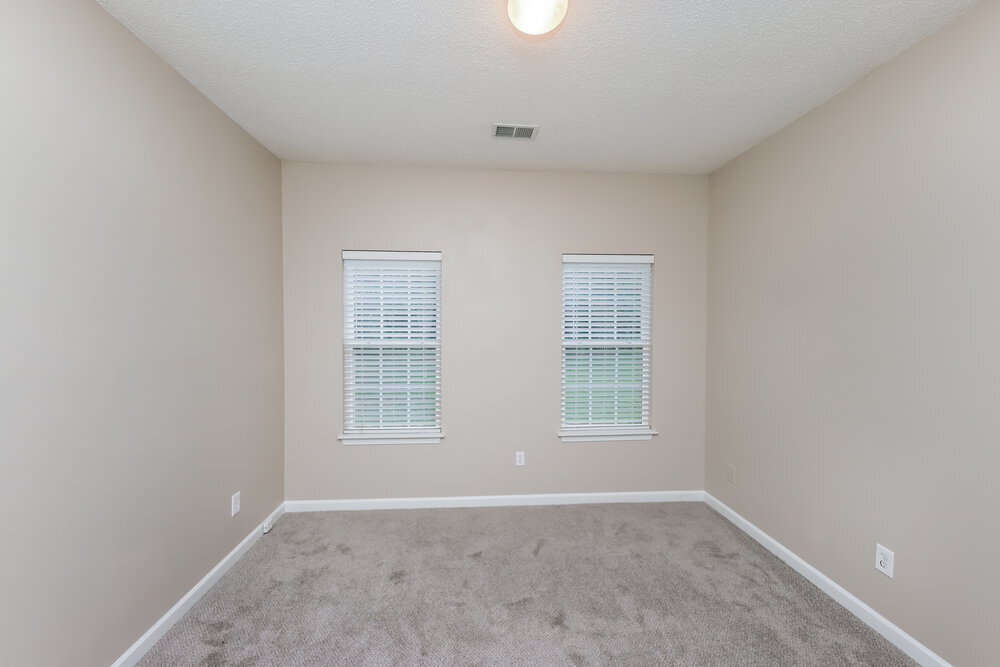 Building Photo - 229 Oakview Dr