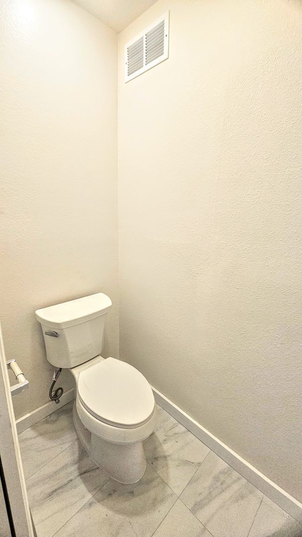 Building Photo - Gorgeous Remodeled 3bed 3bath 2 car garage...