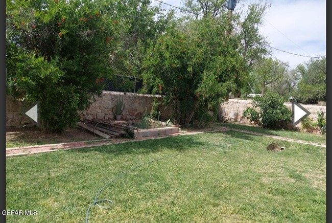 Building Photo - 301 Rose Ln