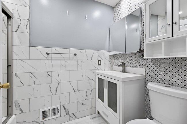Building Photo - 359 Cator Ave