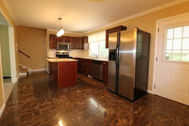 Building Photo - 2815 Ashwood Dr