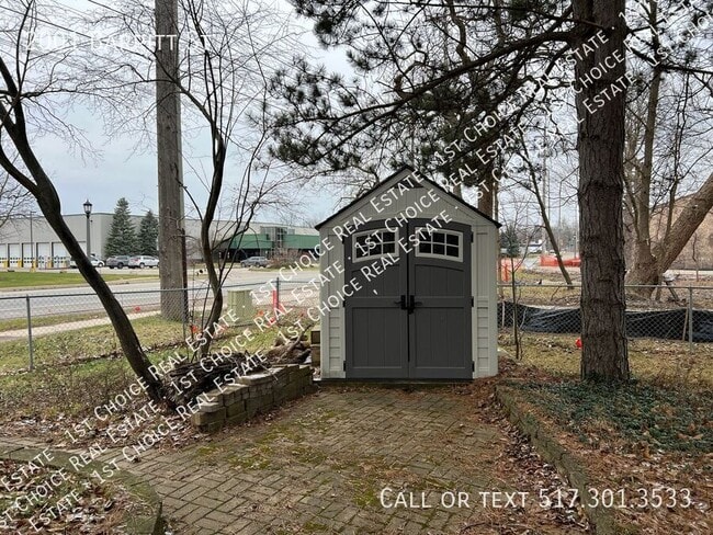 Building Photo - 2001 Barritt St