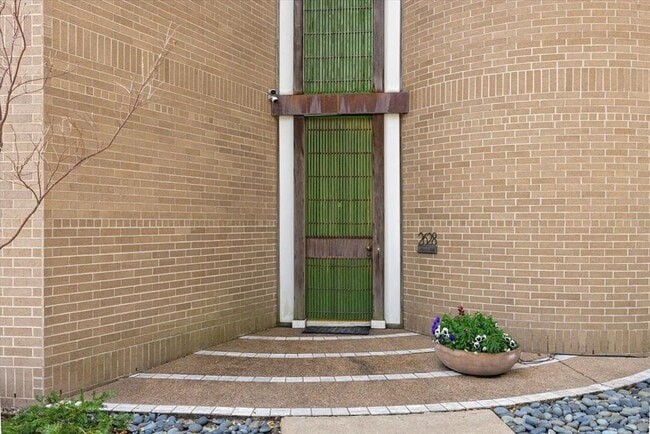 Building Photo - 2628 West Ln