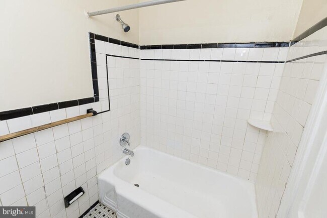 Building Photo - 430 Mellon St SE